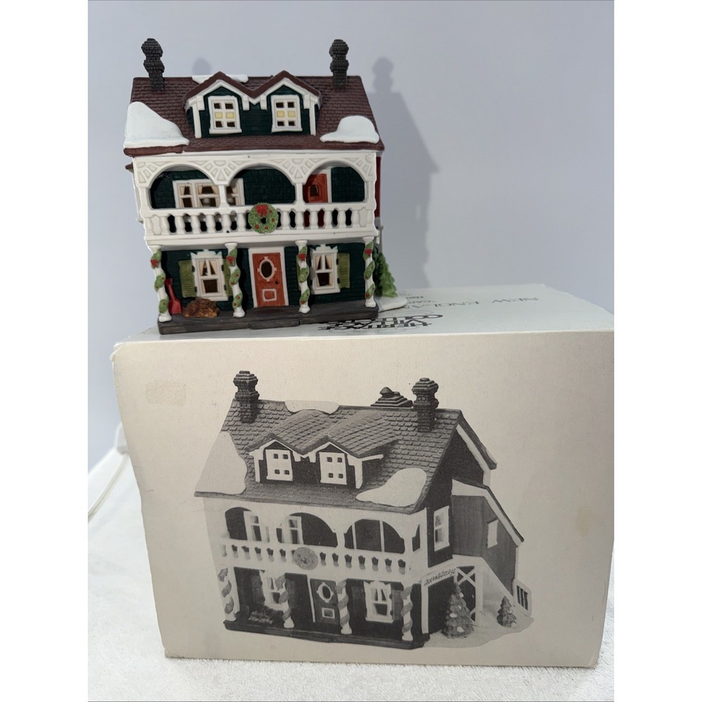 Department 56 "CAPTAIN'S COTTAGE" #5947-1 Lighted New England Village Series